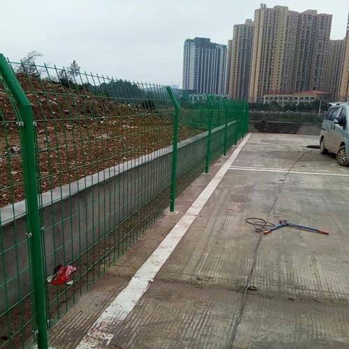 工业防护领域优选河北上兴路桥工程,20余类隔离栅产品齐全,专业团队